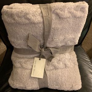 Barefoot Dreams CozyChic Heathered Cable Blanket